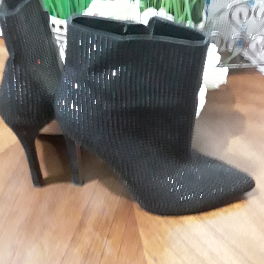 Woman's Boot - Picture 3 of 8